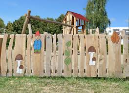 Diese fabelhaft charmanten post toppers werden ein herausragendes merkmal in ihrem garten sein. Zaun Fur Kindergarten Geeignet Ziegler Spielplatze