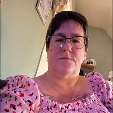 Hi does anyone do wax melts please and delivery?