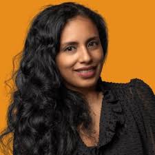 Roxana Colorado (@latinanomad)