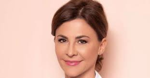 Cum să ai un păr frumos, des și sănătos. Secretele dezvăluite de Adina  Alberts: „Cumpărați de la plafar”