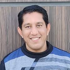 Gattu CIrcus: a story of dwarf : Amazon.in: Books