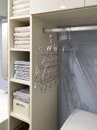 収納 ランドリー 洗面所収納 見せる収納 水回り ランドリールーム サニタリー収納 ラクエル パイプが解決 ハンガーやバスマットの収納 仮干しスペースを機能的に確保 収納デザインソムリエ 南海プライウッド株式会社 収納 ハンガー 収納 ハンガー