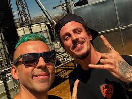 Voz isolada, pai e filha. Ozzy Osbourne e Kelly cantando Changes vai te  arrepiar.