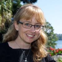 Kelly Sinclair's Instagram, Twitter & Facebook