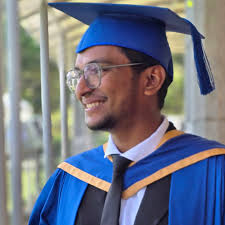 Couldn't have done it without my biggest cheerleaders. Here's to family,  friends, and every ounce of love that got me here! 👨‍🎓 #GratefulHeart  #blessed