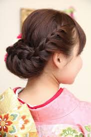 編み込み入り 下でまとめたヘアスタイル 成人式 ヘアスタイル 編み込み 成人式 髪型 編み込み 成人式 ヘアスタイル