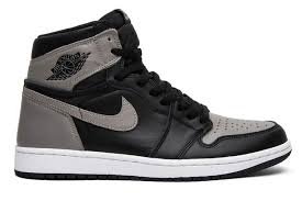 Kolaborasi antara brand fashion mewah dengan brand sepatu nggak akan berhenti. 10 Sepatu Air Jordan 1 Retro Terbaik Halaman All Kompas Com