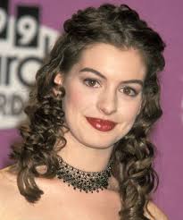 Anne hathaway is rightly described as the fashion icon in the hollywood. Anne Hathaway Hair And Makeup Looks Over The Years
