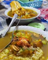 Disajikan dalam bathok (tempurung kelapa) dengan pelengkap berupa tempe goreng, sate usus atau sate telur puyuh sambil makan lesehan dalam saung, wisata kuliner. Soto Kikil Sapi Wk66 Gresik Home Facebook