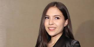 Banjir, Olivia Jansen Sempatkan Beli Kado Natal