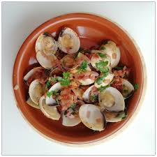 Venusmuscheln Mit Serrano Schinken Venusmuscheln Muscheln Rezept Spanisches Essen