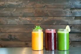 Grâce à la combinaison d'ingrédients pauvres en calories, ces jus de légumes sont des options saines pour soulager les fringales. Jus Sante En 10 Recettes Faciles Et Vitaminees A Essayer