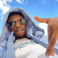 Belle Barrett (@BelleBarrett_)