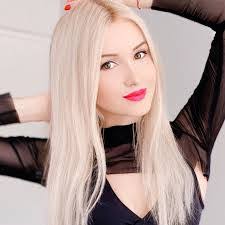 Linda Hoyer's Instagram, Twitter & Facebook