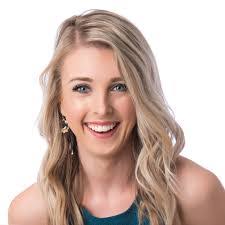 Jenn Webb's Instagram, Twitter & Facebook