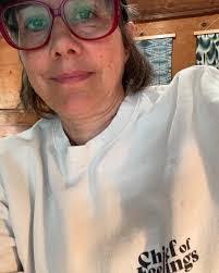 Gwen Keating's Instagram, Twitter & Facebook