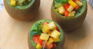 Recette Kiwis Farcis Aux Fruits En Video Recette Recette Kiwi Recette Kiwi