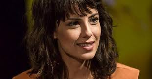 Andreia horta posa caracterizada como joaquina, seu personagem na próxima novela das 11, liberdade, liberdade (foto: Sempre Discreta Andreia Horta Exibe Novo Visual Loiro E Arranca Elogios Dos Fas
