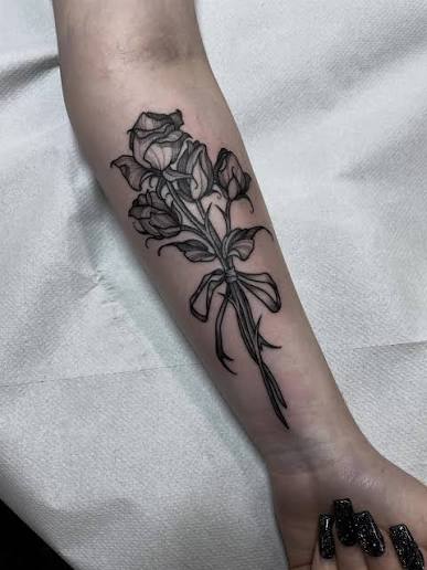 Coffin for the lovely Allie 🖤 Always a pleasure! • • • #coffin #coffintattoo #roses #rosestattoo #blackandgrey #blackworktattoo #witattooartist #madisonwi #valkyrieartcollective #femaletattooartist #wisconsintattooartist #witattooers #floraltattoo