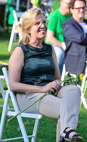 Leonore gewessler (born 15 september 1977) is an austrian green politician is serving as minister of climate action, environment, energy, mobility, innovation and technology in the government of chancellor sebastian kurz since january 2020. Leonore Gewessler S Feet Wikifeet