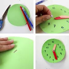 Para crear las flechas de tu reloj de cartón puedes hacerte con papel de otro color o pintarlas luego de un tono diferente para que destaquen sobre el fondo blanco. Como Hacer Un Reloj Para Aprender La Hora Diy Handbox