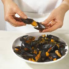 Miesmuscheln Zubereiten So Geht S Lecker Miesmuscheln Zubereiten Muscheln Rezept Muscheln Zubereiten