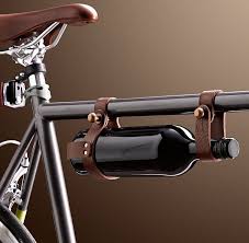Vino To Go 31 49 How Cool Is This Wine Bottle Carrier As An Accessory For Biking Leder Fahrrad Fahrrad Gepacktaschen Retro Fahrrad