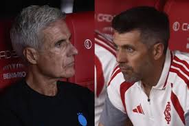 Dois técnicos, duas posturas: as reações de Luís Castro e Paulo Pezzolano durante o Gre-Nal 449