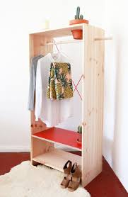 Diy Portable Closet Planter Included Gardenista Ankleidezimmer Selber Bauen Diy Mobelprojekte Diy Deko Schlafzimmer