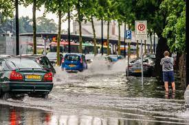 Er is vandaag geen kans op onweer. Noodweer Veroorzaakt 130 Meldingen Van Wateroverlast En Stormschade Dordrecht Ad Nl