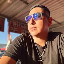 Rosones a buen precio en la calle pekin con mi amigo el sr alejandro  #Reynosa #ventas #rosas #Tamaulipas #AZTLAN Ruli Pinales