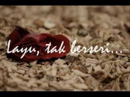 What does kelabu mean in english? Grace Simon Senja Kelabu Lyrics