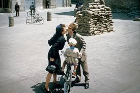 Nicoletta braschi's biggest success was la vita è bella/life is beautiful (roberto benigni, 1998). Babylon In Berlin La Vita E Bella Das Leben Ist Schon
