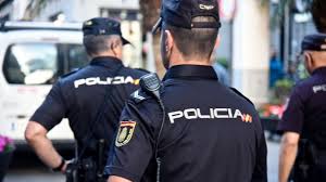General inspector hernán patricio carrillo rosero from january 10, 2020 to today. Policias Muestran Su Preocupacion Tras Ser Vacunados Con Un Lote Retirado De Astrazeneca