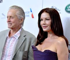 Alyssa milano königin des abschlussballs 18.12.2012. 20 Jahre Ehe Michael Douglas Und Catherine Feiern Nicht Promiflash De