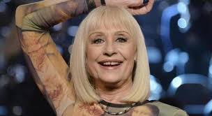 Dei suoi nipoti raffaella carrà ha parlato in molte occasioni, descrivendoli come la sua famiglia o come i figli che non ha mai avuto. Raffaella Carra Sulla Stepchild Adoption Sonofavorevole Anch Io Cresciuta Da 2 Donne Foto Il Mattino It