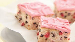 I get a ton of questions from readers curious if they can adapt the recipe with i am all about berry recipes this time of year, so turning a simple vanilla cake mix into easy strawberry cupcakes is a must. Betty Crocker Strawberry Cake Mix Cookies