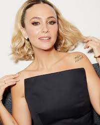 No supero este sueño que fue la noche de los Goya del sábado 😭🫶🏼❤️🪩  Gracias!!!! Foto 📸 @salvamuste Look gala 💎 by @ginaberenguerbarnils  vestido @mansconceptmenswear zapatos @magritshoes joyas @pelonio  @suotstudio Look actuación