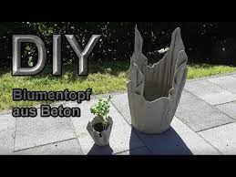 Pflanzkübel aus beton gibt es in großer auswahl solche können sie natürlich auch selber gießen. Blumenkubel Aus Betongetranten Tuchern Selber Machen Diy Pflanzkubel Kreativ Mit Beton Giessen Youtube