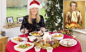 The traditional christmas dinner in the uk must include turkey (turkey) with potatoes (potatoes) and other vegetables (vegetables). How Much Christmas Lunch Can You Cook In Advance Daily Mail Online