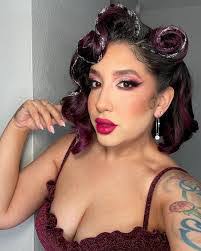 Rebecca Maes's Instagram, Twitter & Facebook