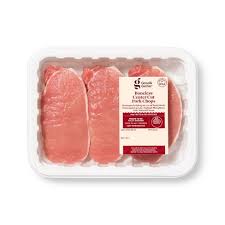 Add lemon juice, 2 tbsp olive oil, garlic powder, pork chops, salt, and pepper to a ziploc bag and marinate for at least 3 hours, and up to overnight. Boneless Center Pork Chops 15oz Good Gather Target