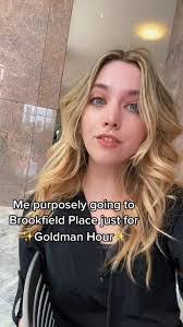 Roxanne Palmer's Instagram, Twitter & Facebook