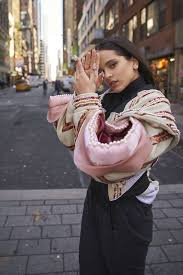 Rosalía es una de las artistas españolas más reconocidas a nivel internacional actualmente; Rosalia Tiene Un Romance Con Ozuna