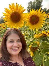 Last day of the Fish Sunflowers 🌻 fields for the time being. Even in the  sprinkling rain, the worn fields are a gorgeous, uplifting reminder of the  good in our lives. May