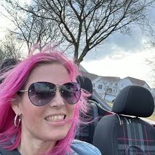 Silicone bands for secure popcorn bucket lids