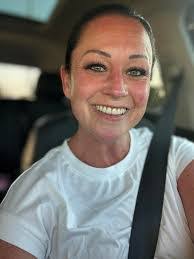 Emille Lee's Instagram, Twitter & Facebook