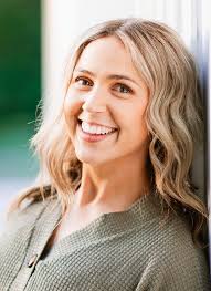 Leah Ely's Instagram, Twitter & Facebook