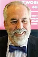 Manuel Vidal presenta un libro sobre la historia de los provisionistas de  buques de Canarias