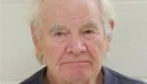 Onlookers become emotional as horse struggles in mud (VIDEO)